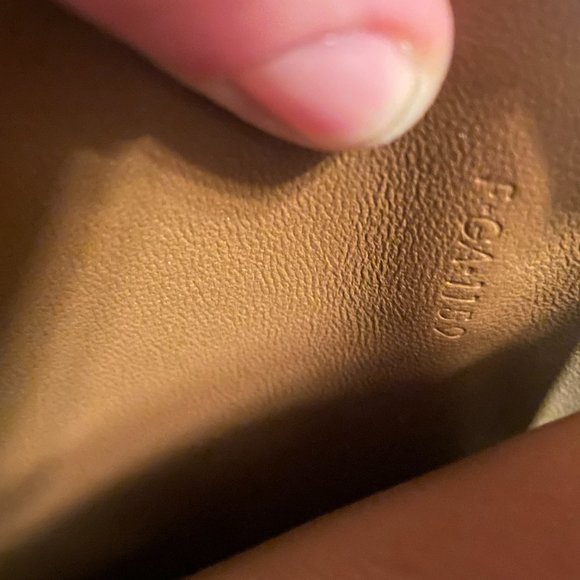 Brand New CELINE Medium Classic in Box Calfskin - Picture 11 of 12